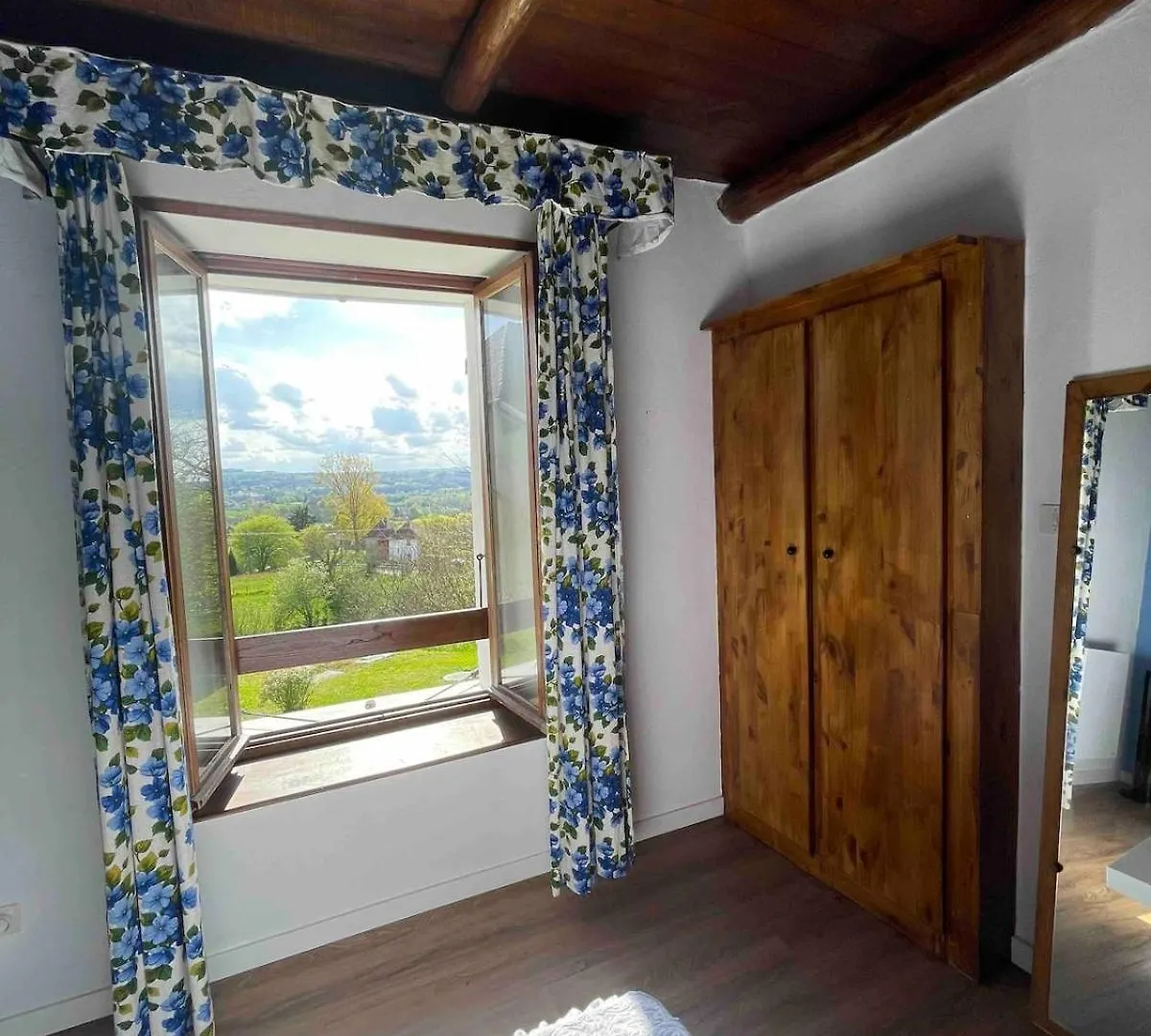 Holiday home Dauphinoise House, Heated Pool, Mountain View Villa Romagnieu France
