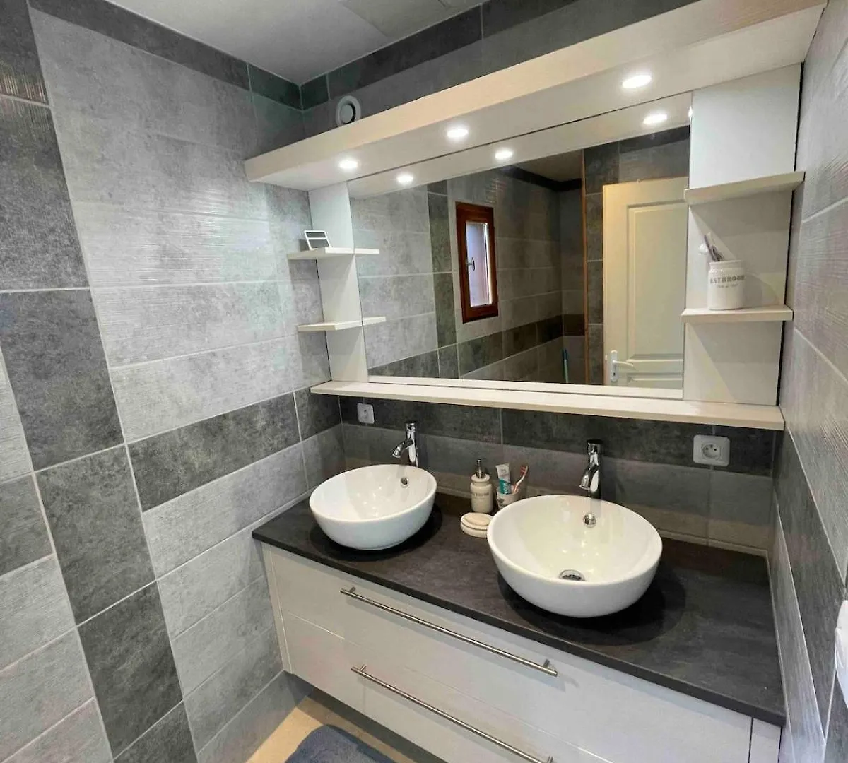 Dauphinoise House, Heated Pool, Mountain View Villa Romagnieu France